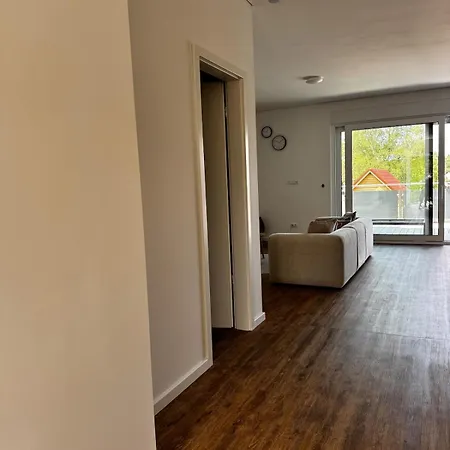 Singapore 3-zimmer Mit Balkon Am Groß Köris